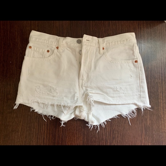 levis white denim shorts